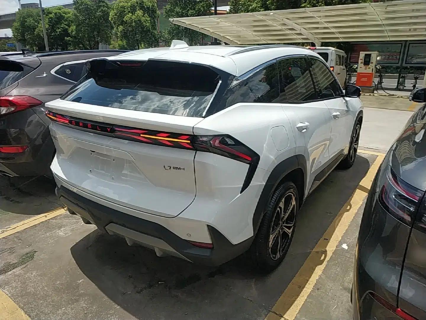 Geely Galaxy L7 2025 EM-i 115km Exploration+ Edition — миниатюра 6