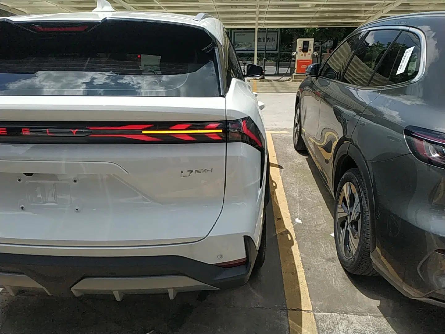 Geely Galaxy L7 2025 EM-i 115km Exploration+ Edition — миниатюра 7