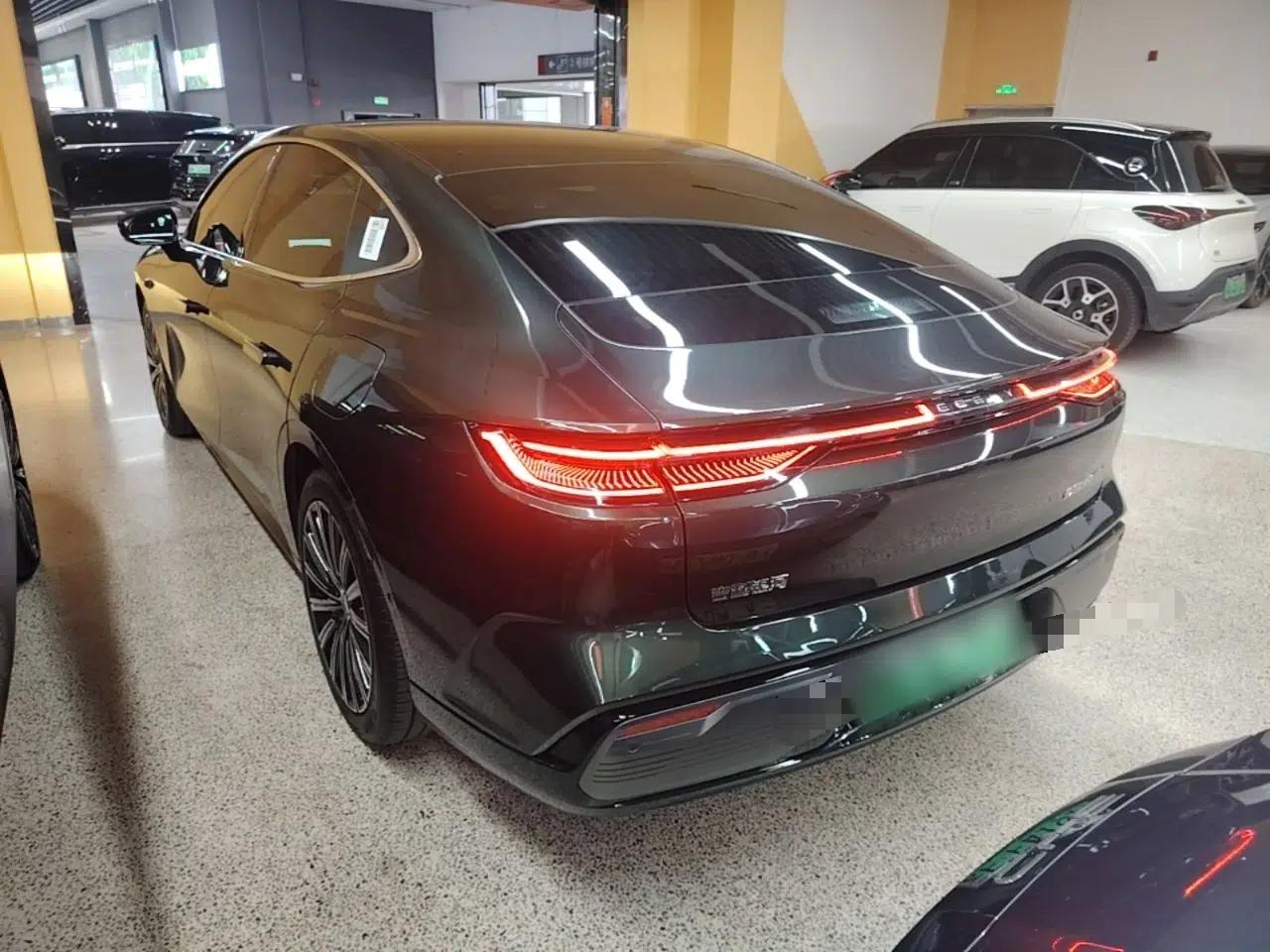 Geely Galaxy 8 2025 130km EM-i Flagship Edition — миниатюра 4