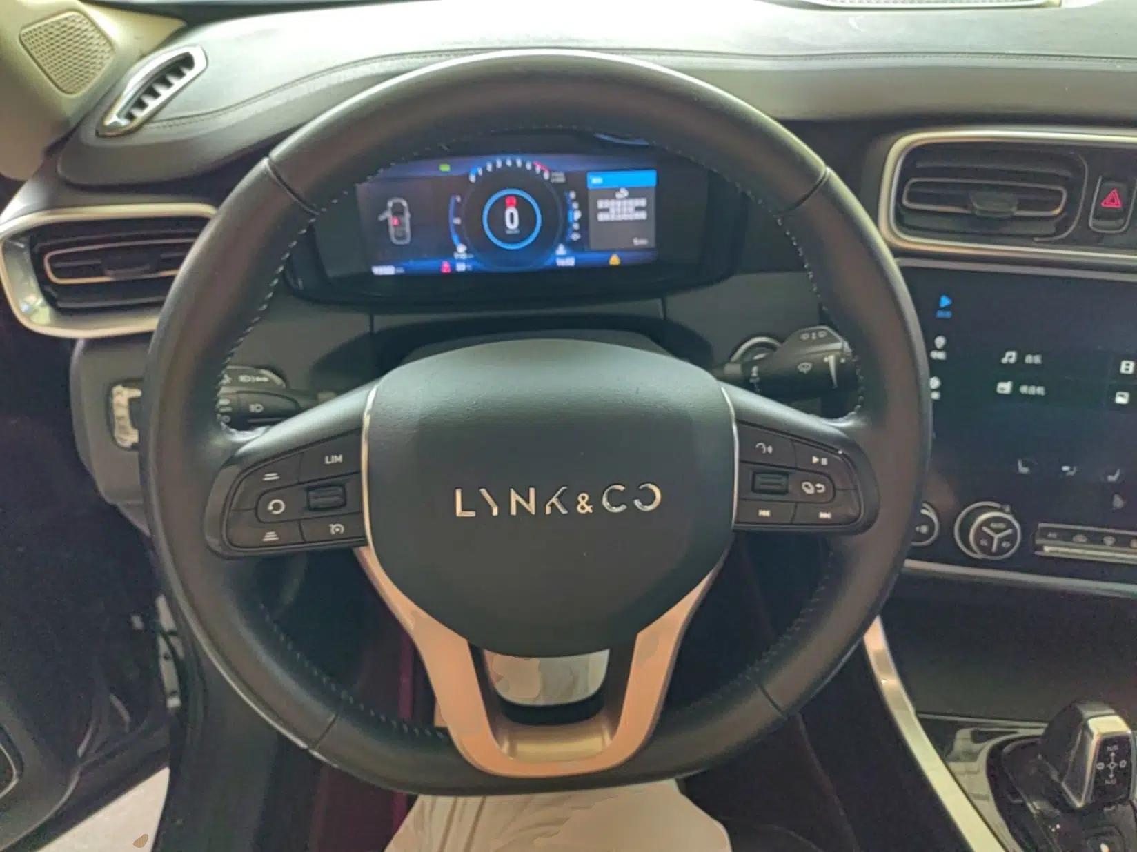 Lynk & Co 01 2017 2.0T Two-Wheel-Drive Version — миниатюра 10