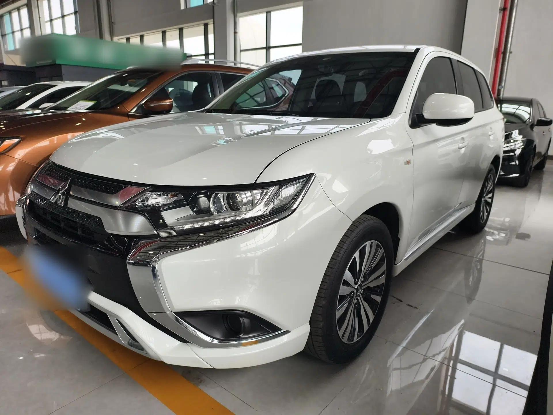 Mitsubishi Outlander 2021 Revised Version 2.0L Two-Wheel Drive Comfort Edition 5 Seats — миниатюра 1