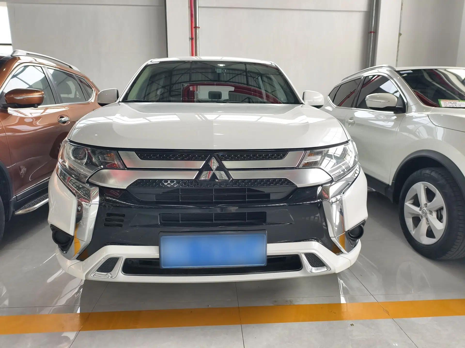 Mitsubishi Outlander 2021 Revised Version 2.0L Two-Wheel Drive Comfort Edition 5 Seats — миниатюра 2