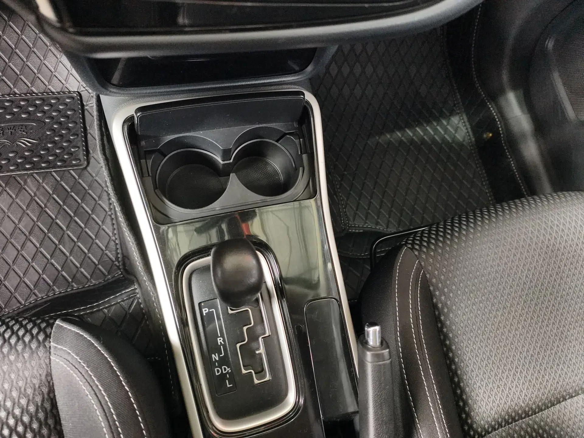 Mitsubishi Outlander 2021 Revised Version 2.0L Two-Wheel Drive Comfort Edition 5 Seats — миниатюра 12