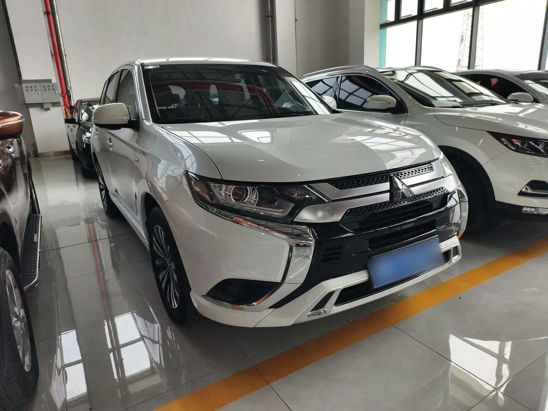 Mitsubishi Outlander 2021 Revised Version 2.0L Two-Wheel Drive Comfort Edition 5 Seats — миниатюра 3