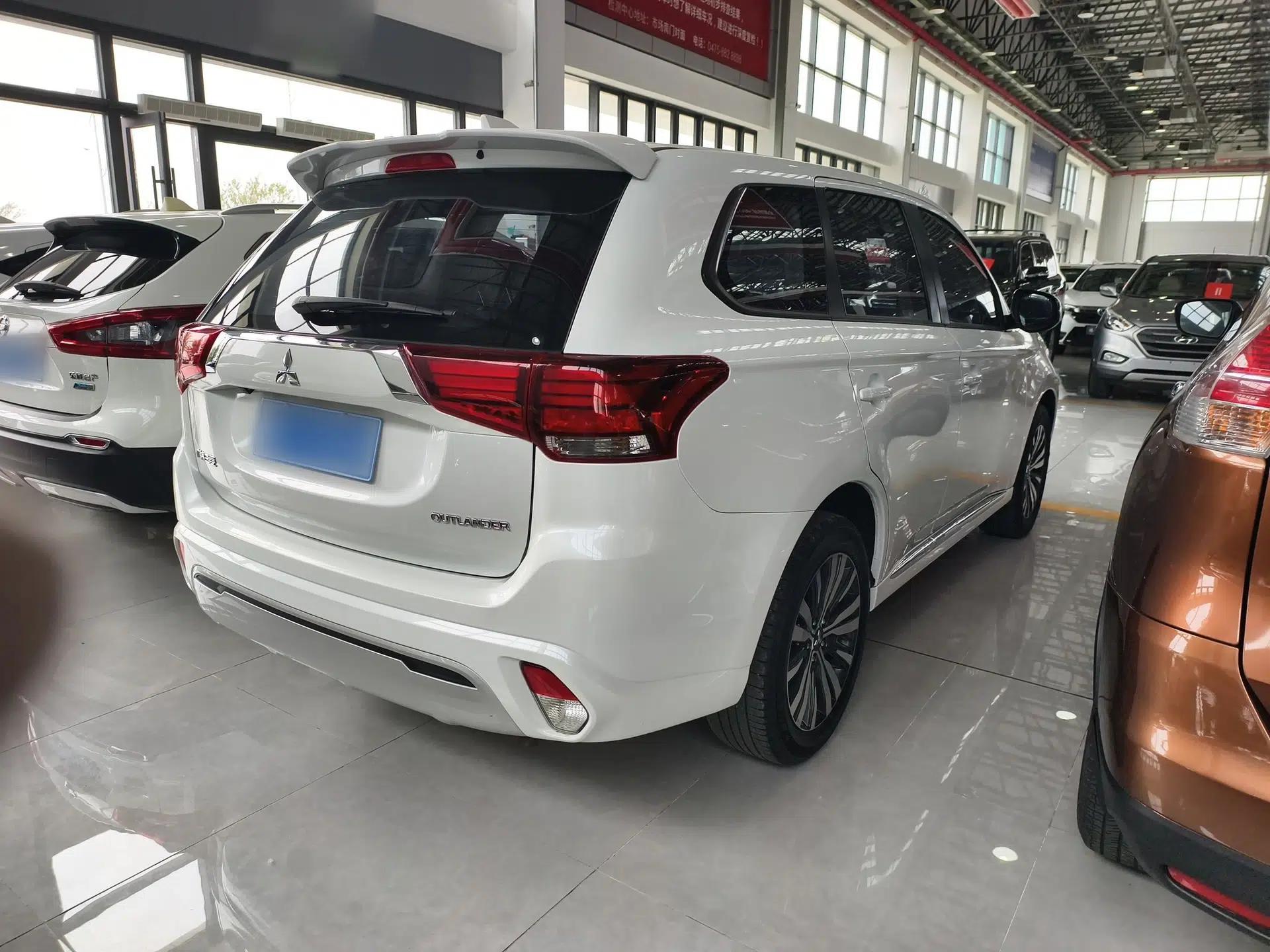 Mitsubishi Outlander 2021 Revised Version 2.0L Two-Wheel Drive Comfort Edition 5 Seats — миниатюра 4