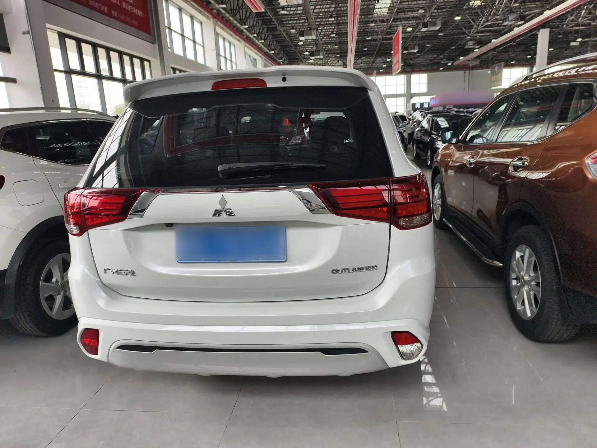 Mitsubishi Outlander 2021 Revised Version 2.0L Two-Wheel Drive Comfort Edition 5 Seats — миниатюра 5