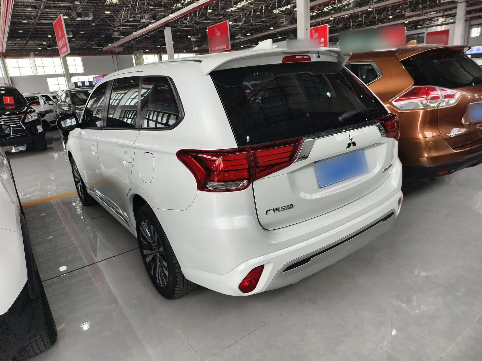 Mitsubishi Outlander 2021 Revised Version 2.0L Two-Wheel Drive Comfort Edition 5 Seats — миниатюра 6