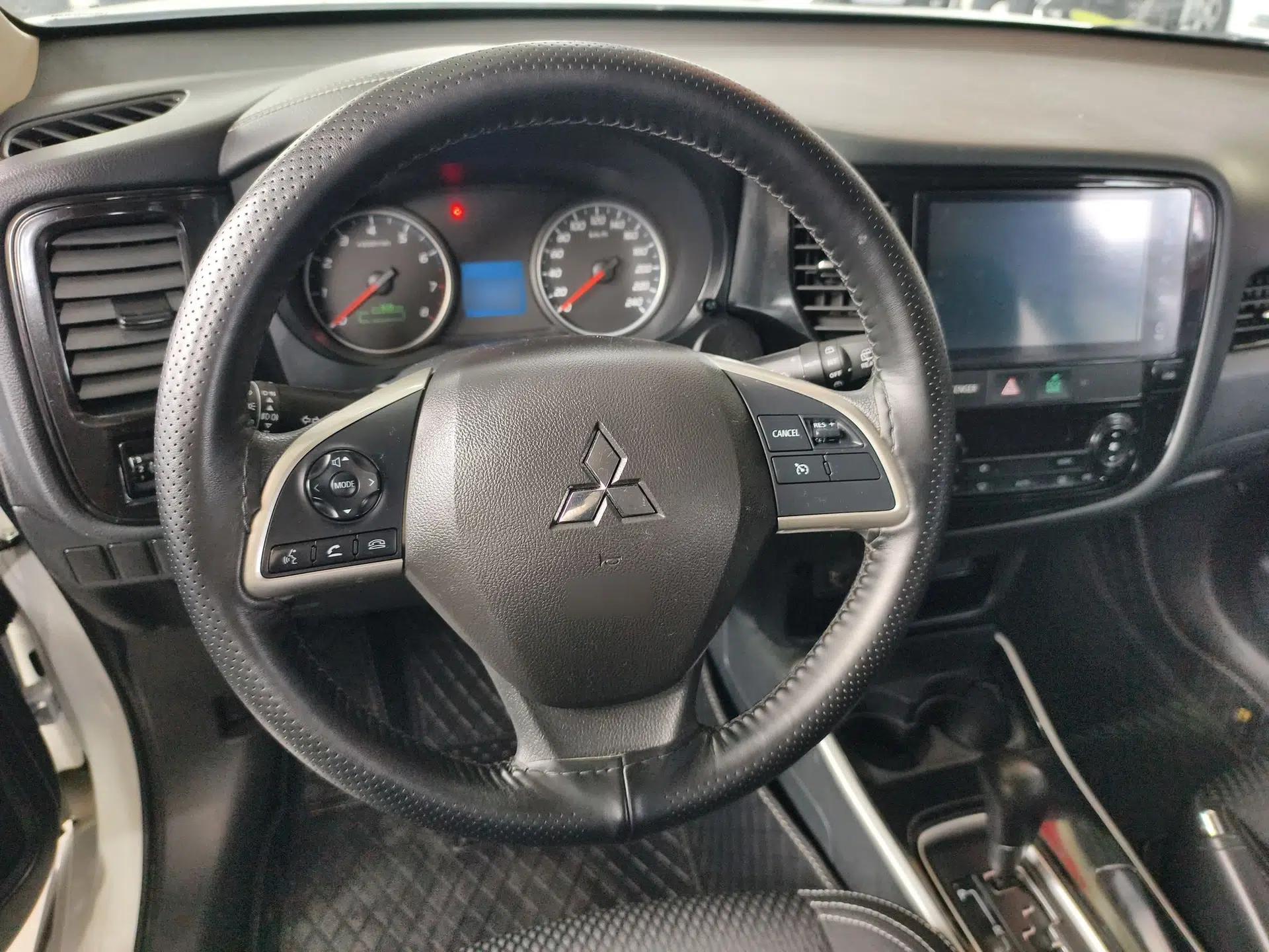 Mitsubishi Outlander 2021 Revised Version 2.0L Two-Wheel Drive Comfort Edition 5 Seats — миниатюра 9