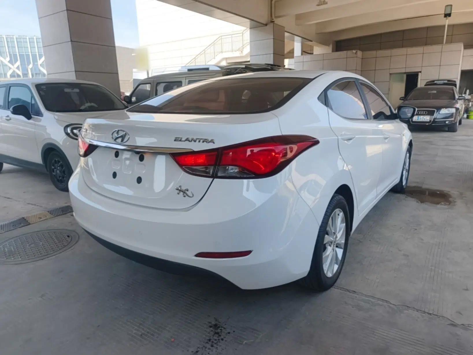 Hyundai Elantra (5th Generation / Langdong) 2016 1.6L Automatic Smart Version — миниатюра 4