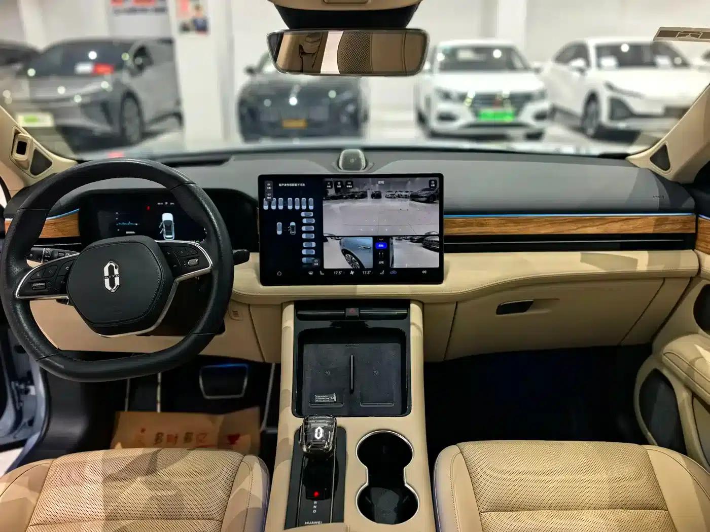 Wenjie M5 2023 Extended Range 4WD Intelligent Driving Edition — миниатюра 10