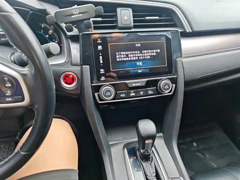 2016 Civic 220TURBO CVT Premium Edition — миниатюра 13