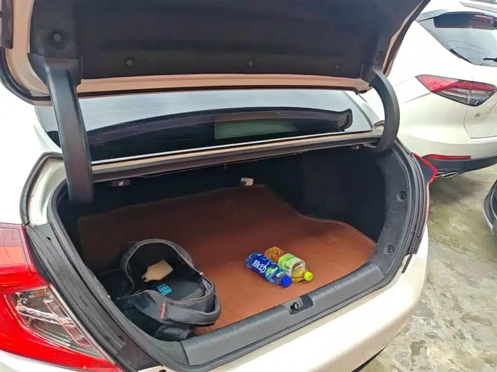 2016 Civic 220TURBO CVT Premium Edition — миниатюра 19