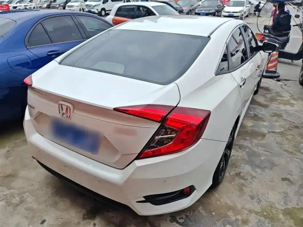 2016 Civic 220TURBO CVT Premium Edition — миниатюра 7