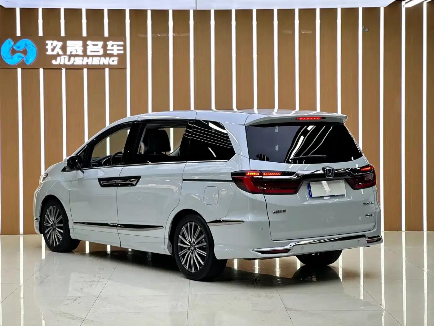 Elysion 2024 2.0L e:HEV Luxury Edition — миниатюра 22
