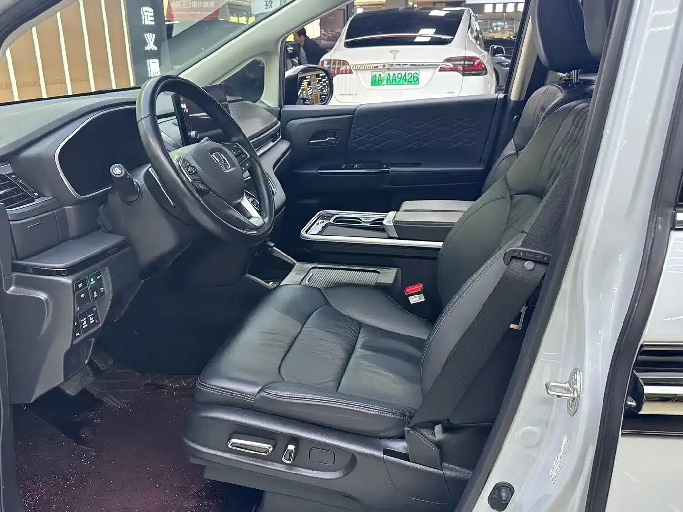 Elysion 2024 2.0L e:HEV Luxury Edition — миниатюра 4