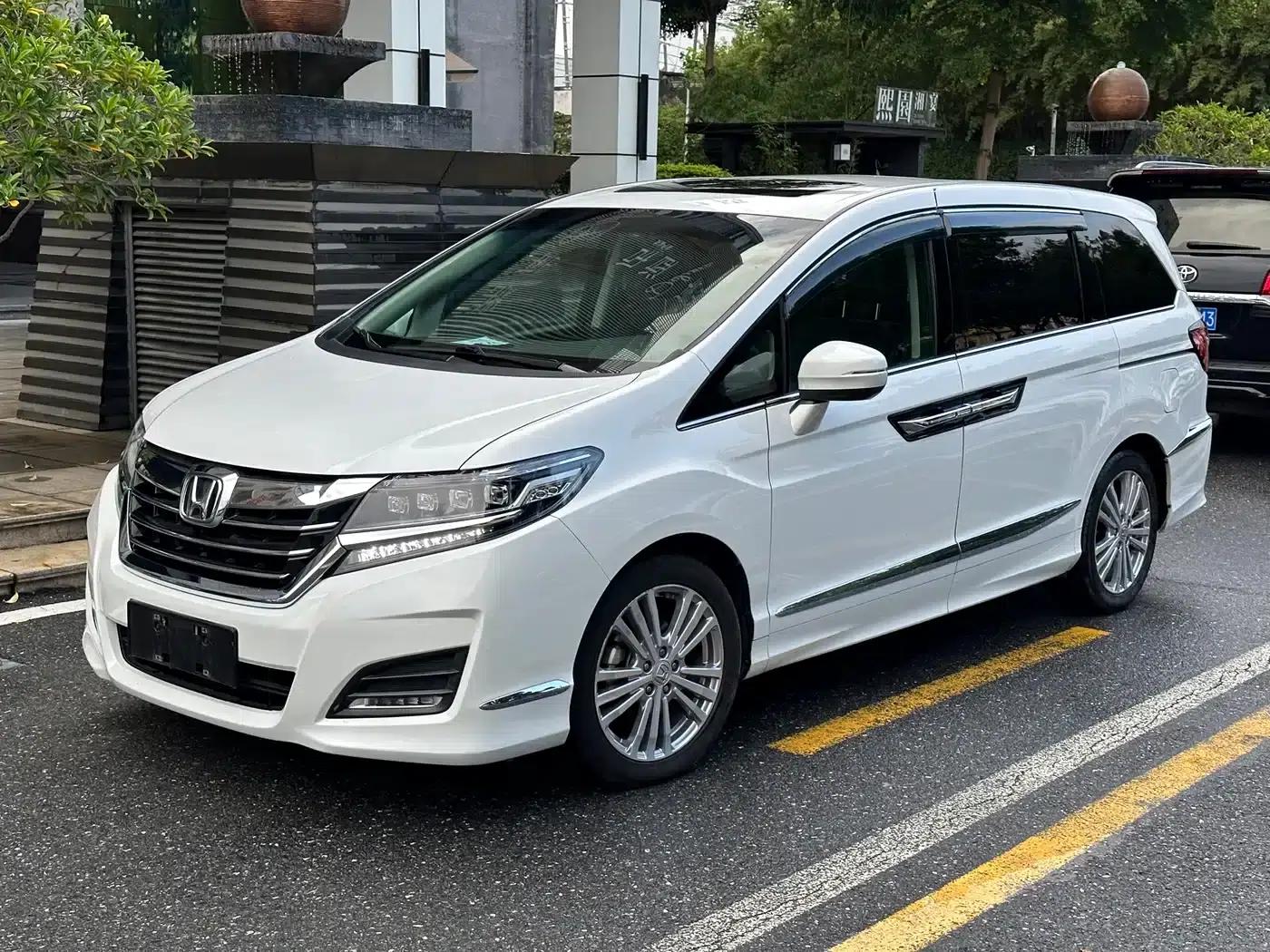 Elysion 2016 2.4L Luxury Edition — миниатюра 1