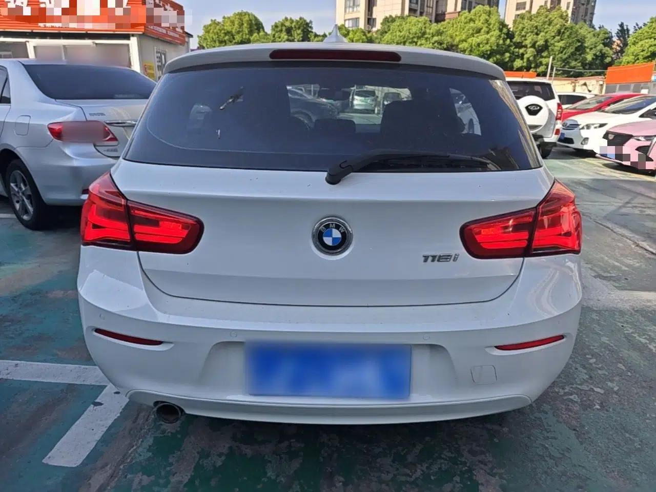 BMW 1 Series 2018 118i Leading Model — миниатюра 3