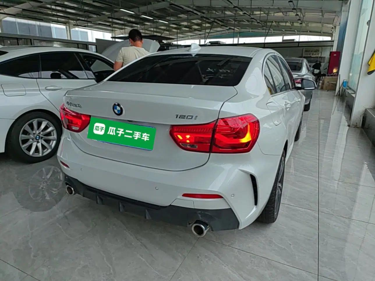 BMW 1 Series 2023 120i M Sport Edition — миниатюра 6