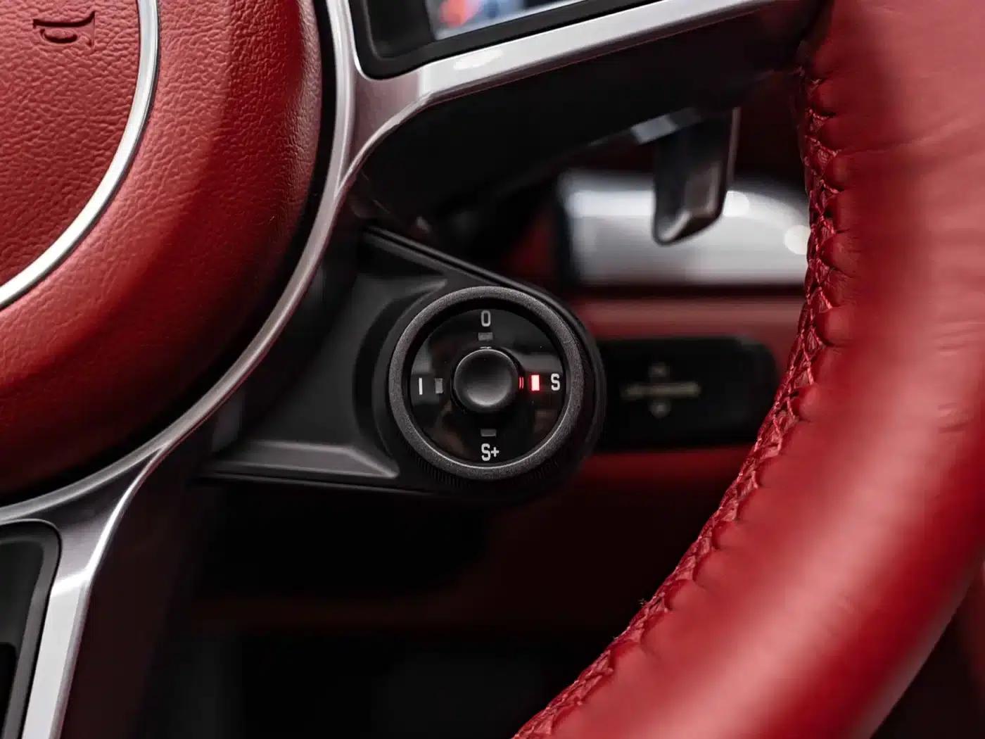 2022 Porsche 718 Boxster 2.0T — миниатюра 11