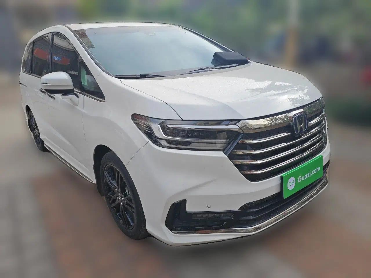 Honda Odyssey 2022 2.0L eHEV Sharp·Luxury Edition — миниатюра 3