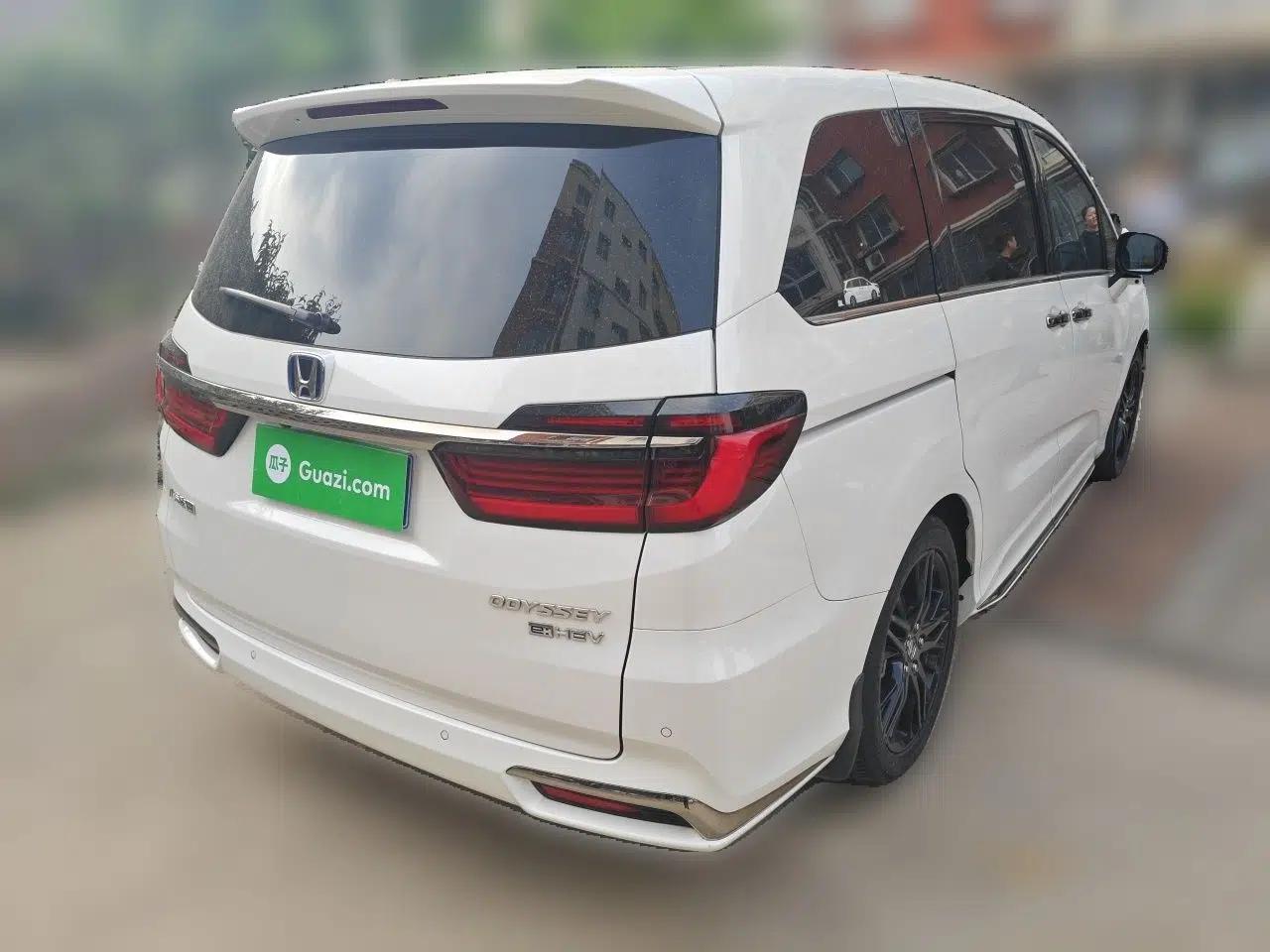 Honda Odyssey 2022 2.0L eHEV Sharp·Luxury Edition — миниатюра 6