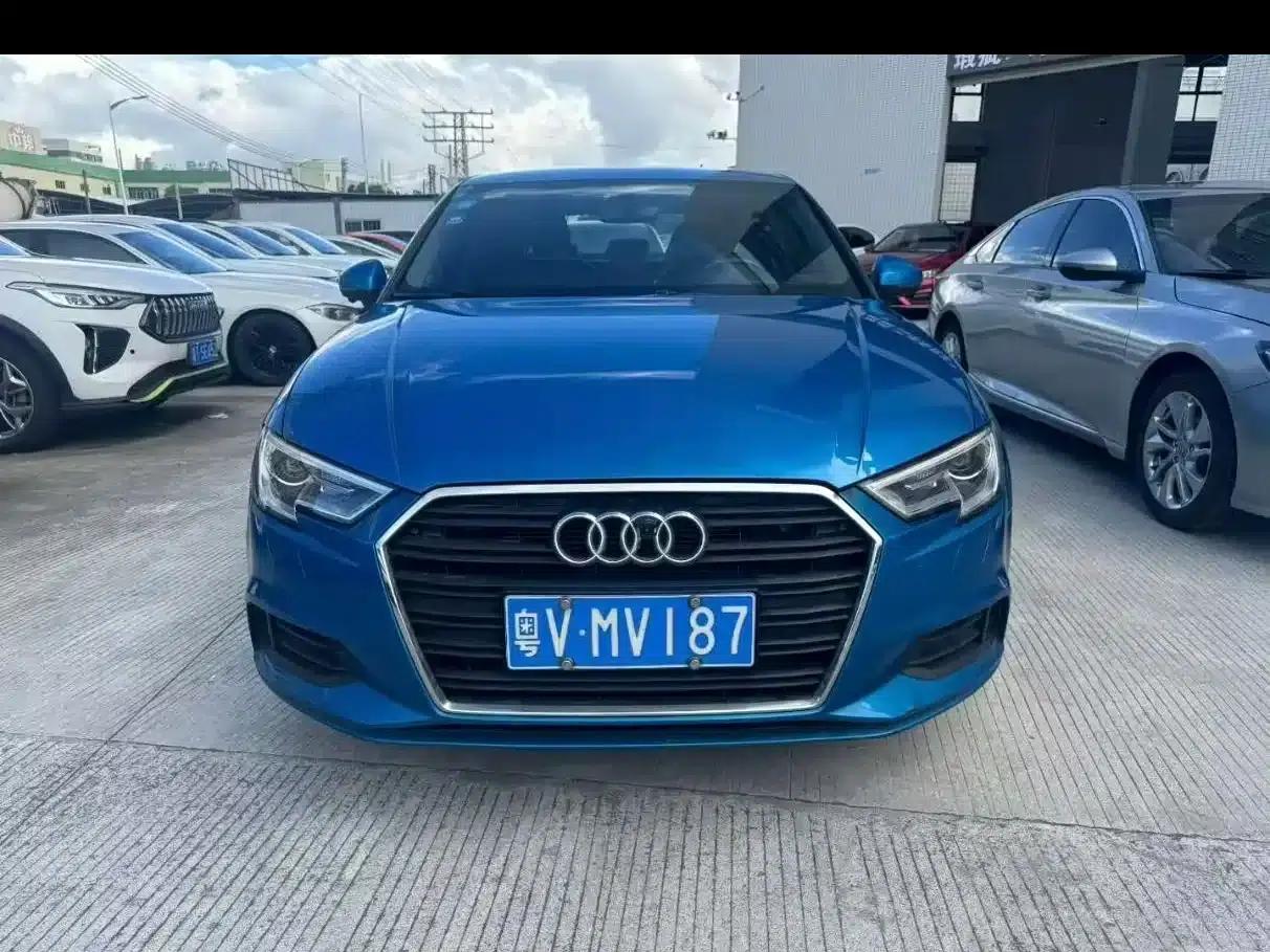 Audi A3 2018 30th Anniversary Edition Limousine 35 TFSI Progressive — миниатюра 2