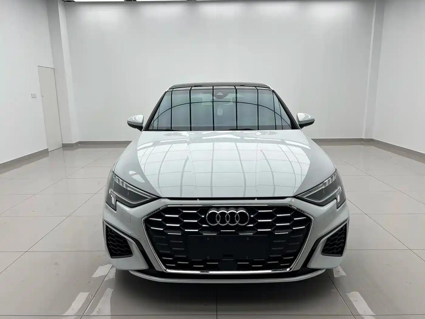 Audi A3 2023 Facelift Sportback 35 TFSI Fashion Sporty Model — миниатюра 3