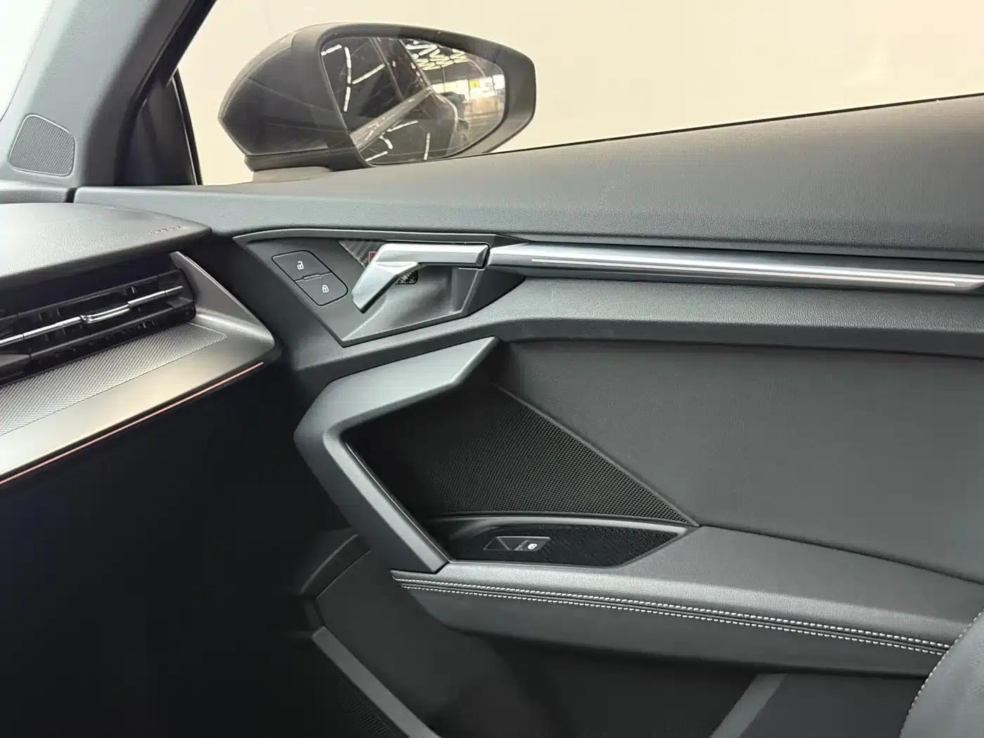 Audi A3 2023 Facelift Sportback 35 TFSI Fashion Sporty Model — миниатюра 9