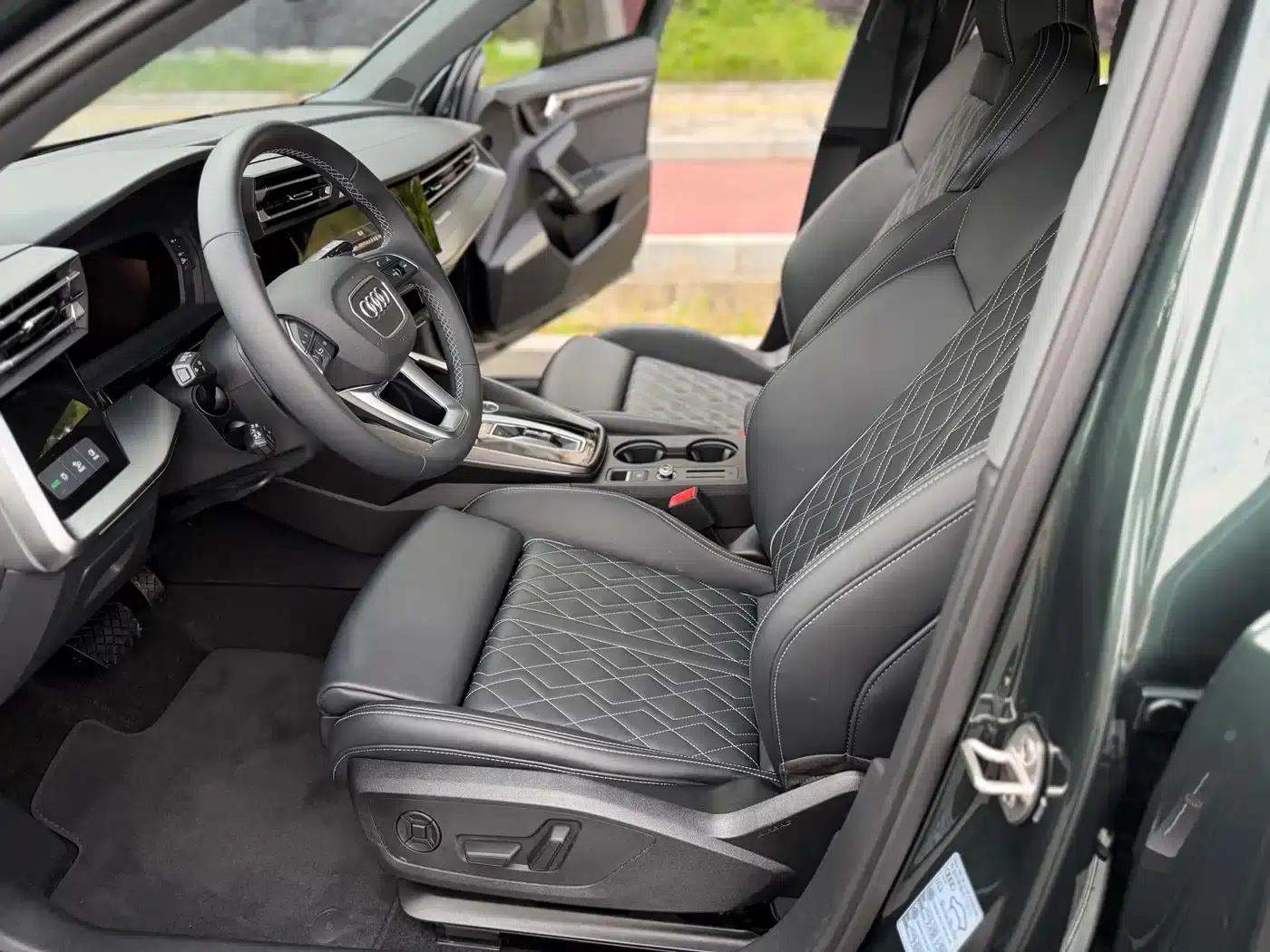 Audi A3 2025 A3L Limousine 35TFSI Flying Spur Premium Edition — миниатюра 4