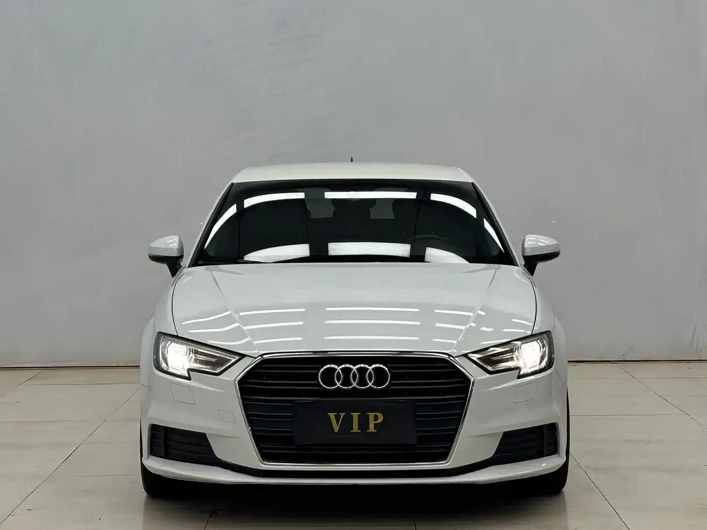 Audi A3 2018 30th Anniversary Edition Sportback 35 TFSI Progressive — миниатюра 2