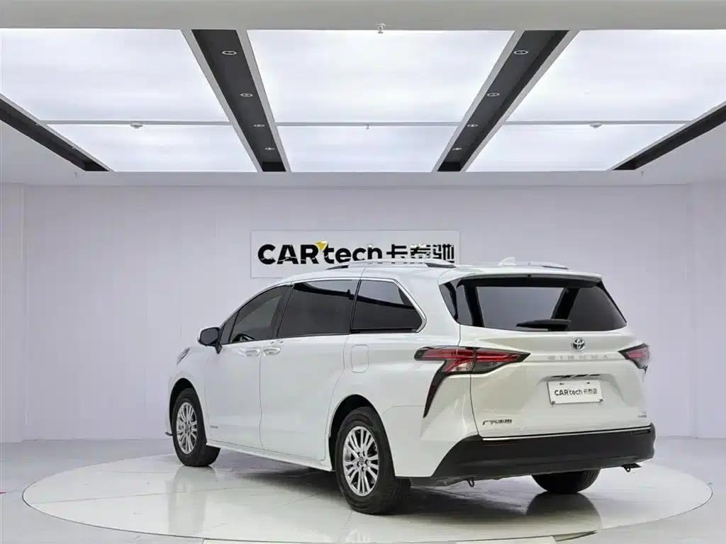 2023 Sienna 2.5L Hybrid Comfort Edition — миниатюра 3