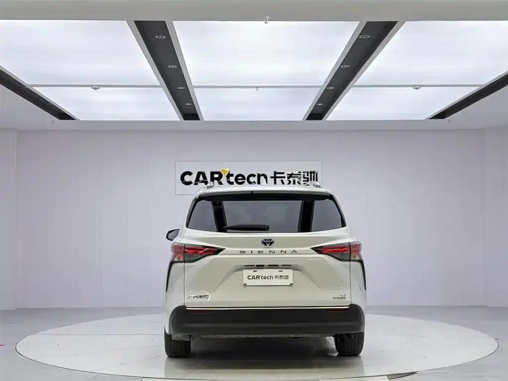 2023 Sienna 2.5L Hybrid Comfort Edition — миниатюра 4