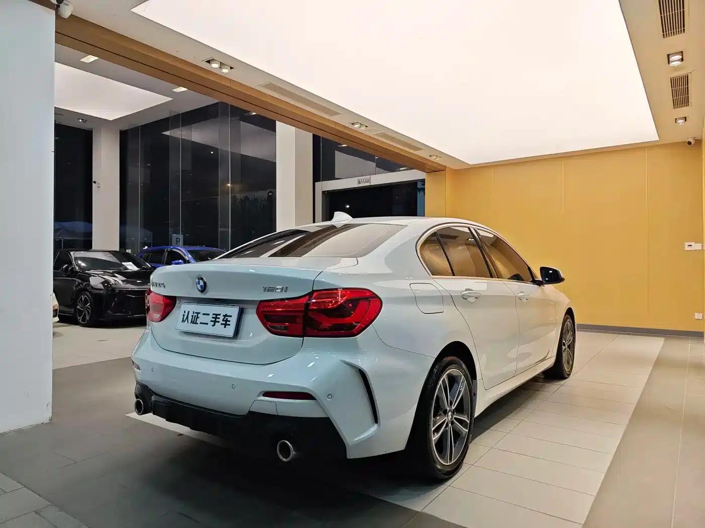 2023 BMW 1 Series 120i M Sport — миниатюра 30