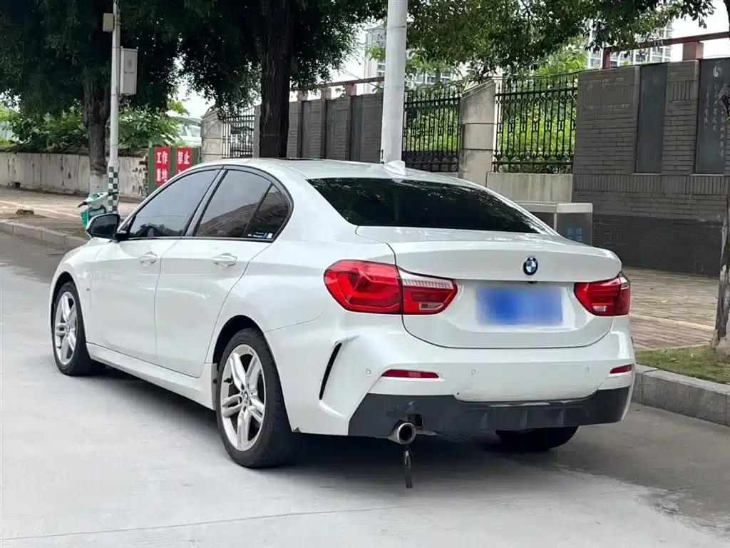 2019 BMW 1 Series 118i M Sport Package — миниатюра 5