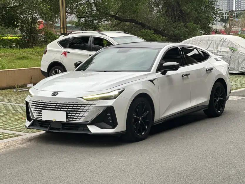 CHANGAN UNI-V 2022 1.5T Prestige Version — миниатюра 1