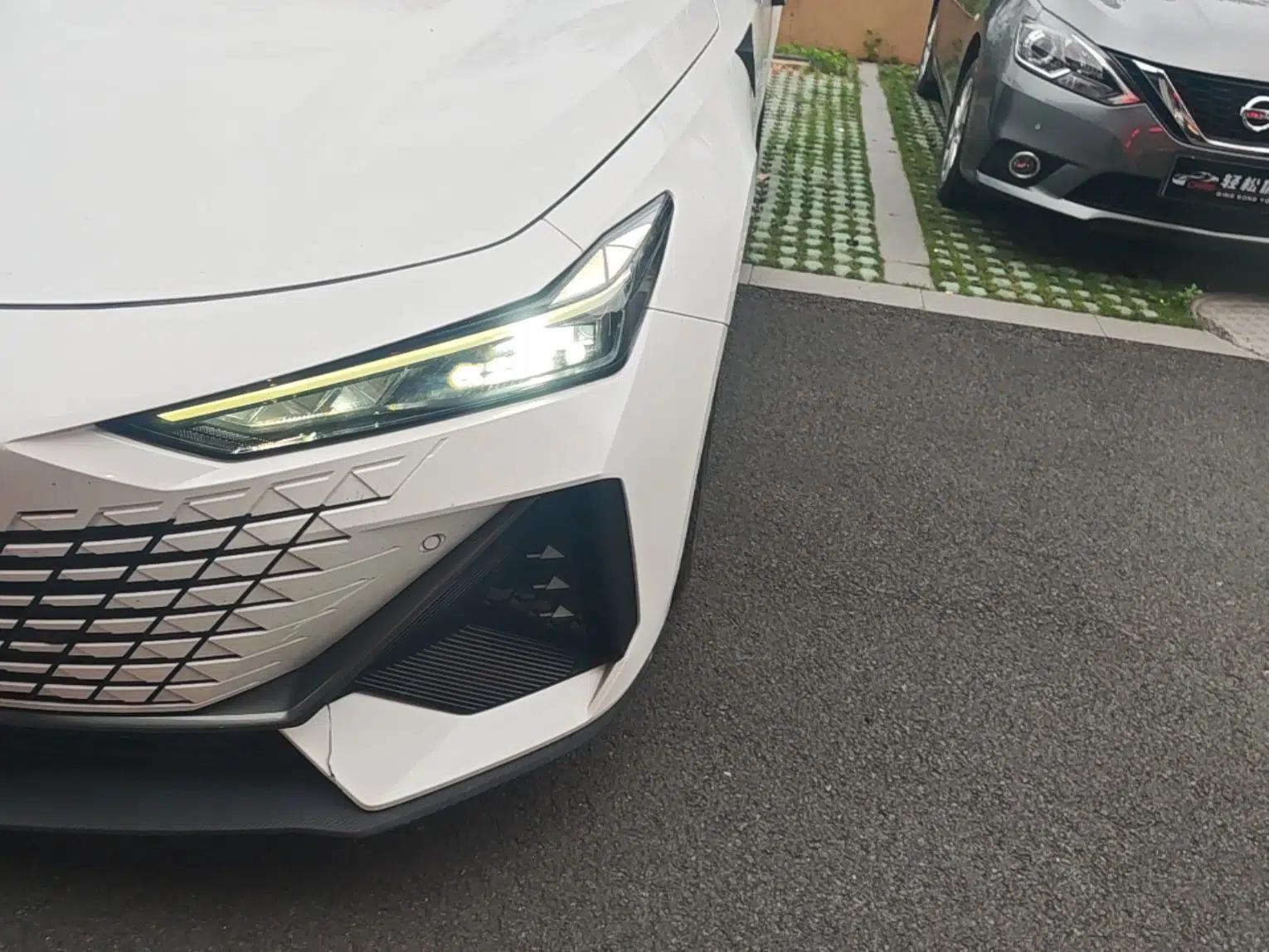 CHANGAN UNI-V 2022 1.5T Prestige Version — миниатюра 2