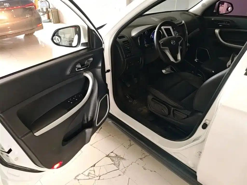 Changan CS35 2016 1.6L Manual Deluxe Edition (National V Emission Standard) — миниатюра 16