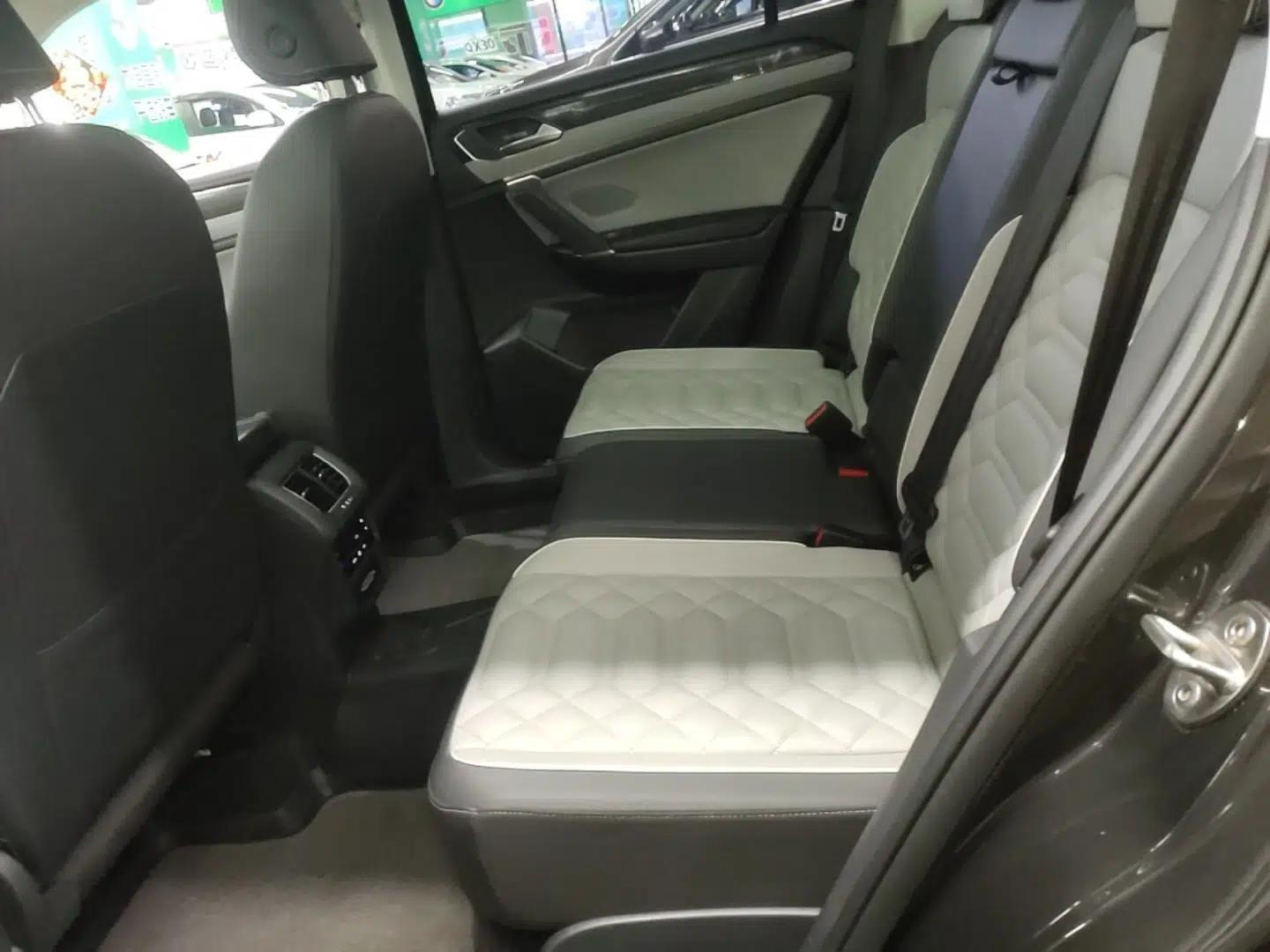 Volkswagen Tayron 2023 330TSI Two-Wheel-Drive Luxury Plus Advanced Version — миниатюра 20