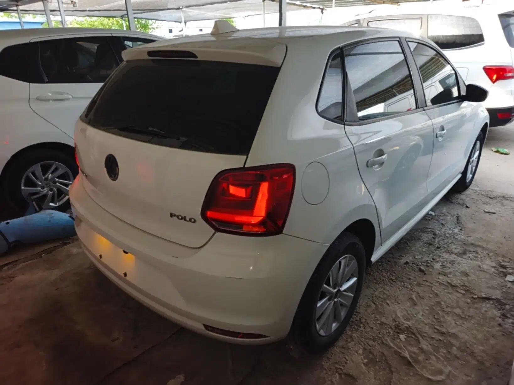 Volkswagen Polo 2016 1.4L Manual Fashion Model — миниатюра 6