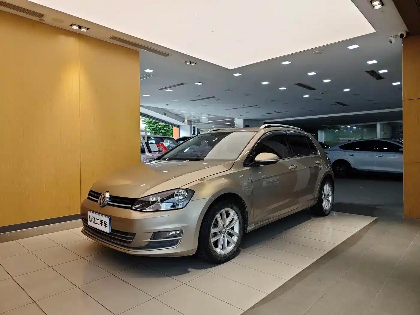 2015 Golf 1.6L Automatic Fashion Edition — миниатюра 1
