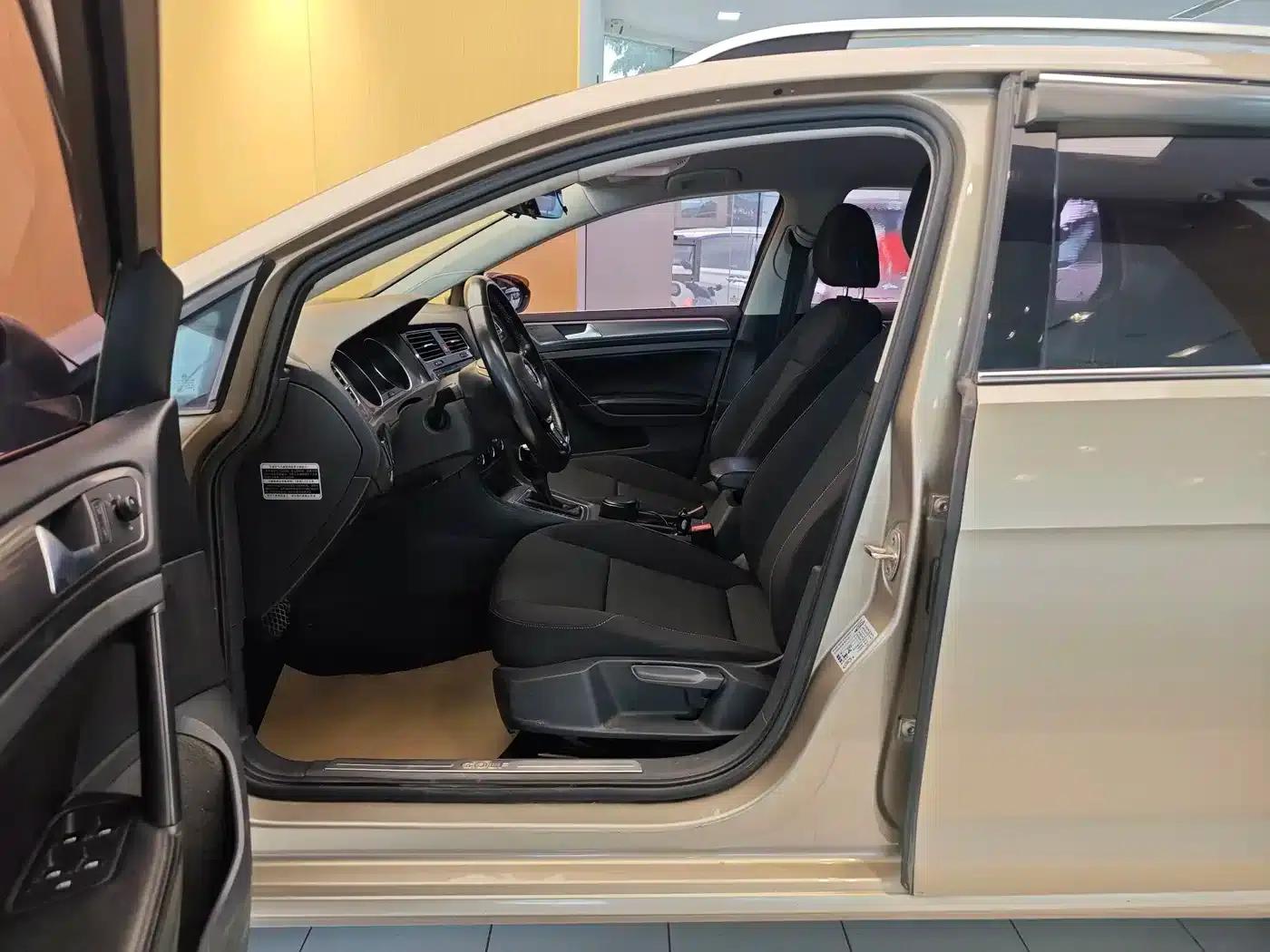 2015 Golf 1.6L Automatic Fashion Edition — миниатюра 13