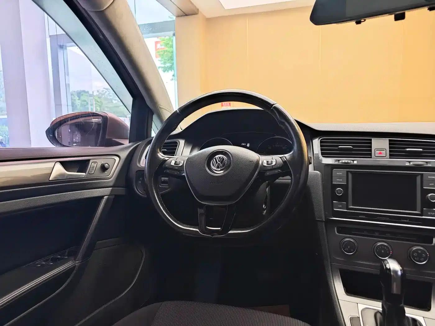 2015 Golf 1.6L Automatic Fashion Edition — миниатюра 14