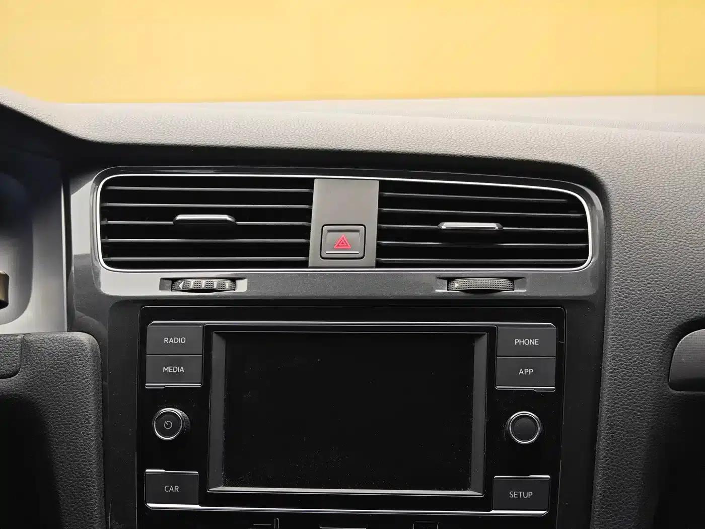 2015 Golf 1.6L Automatic Fashion Edition — миниатюра 15