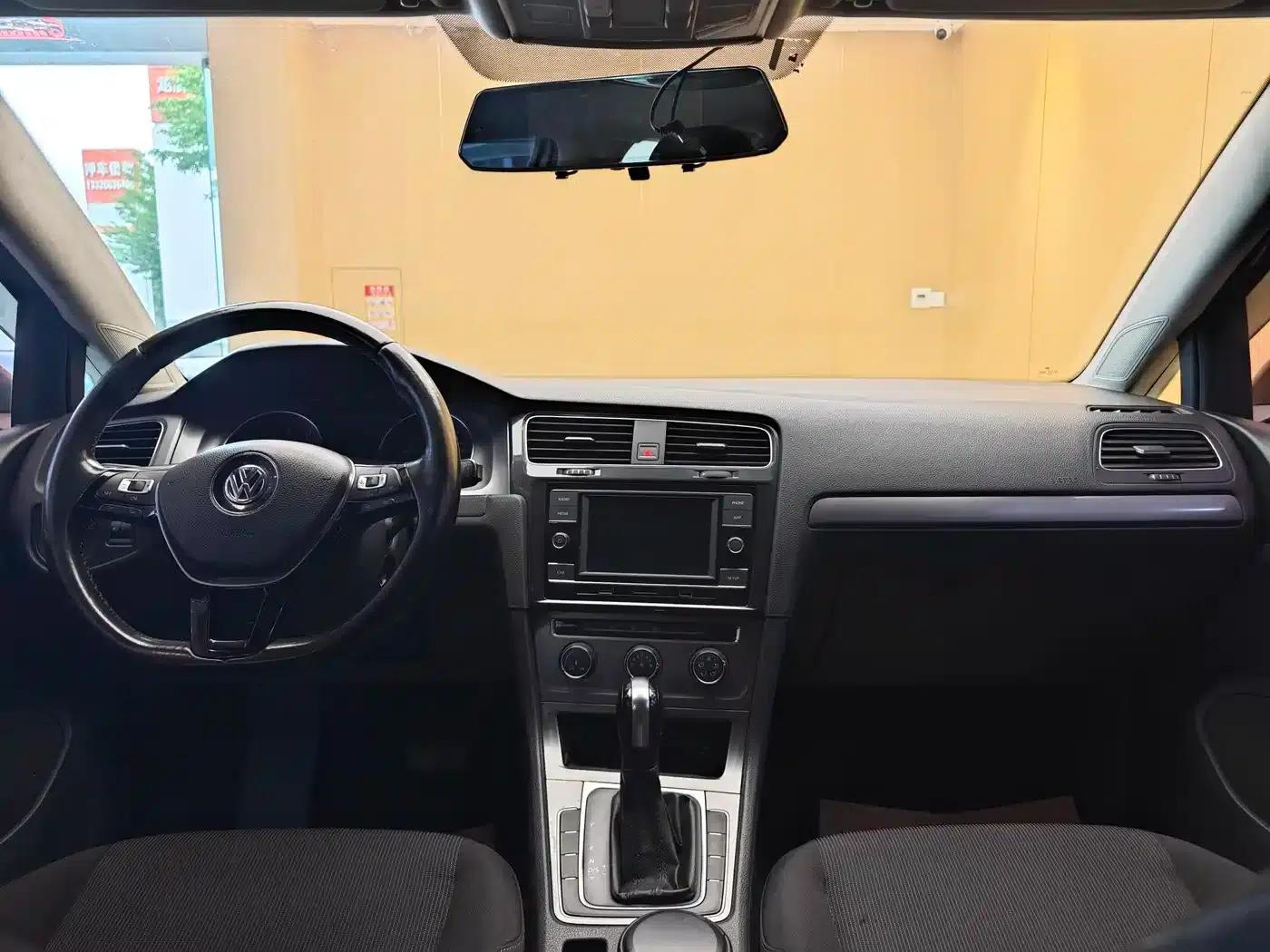 2015 Golf 1.6L Automatic Fashion Edition — миниатюра 19