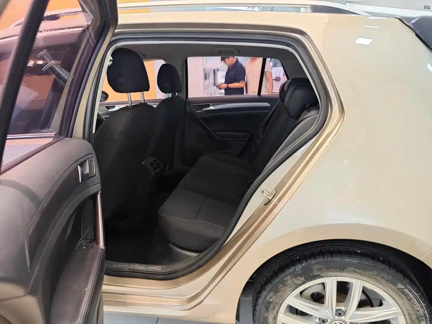 2015 Golf 1.6L Automatic Fashion Edition — миниатюра 21