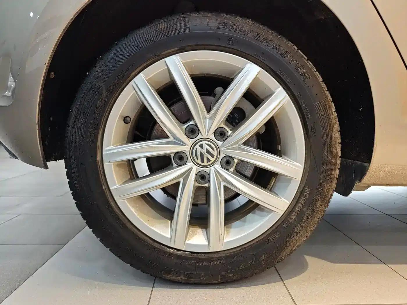 2015 Golf 1.6L Automatic Fashion Edition — миниатюра 31