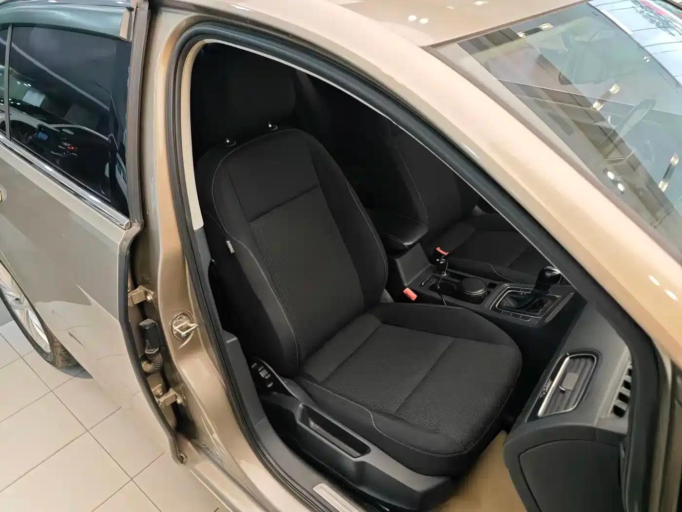 2015 Golf 1.6L Automatic Fashion Edition — миниатюра 33