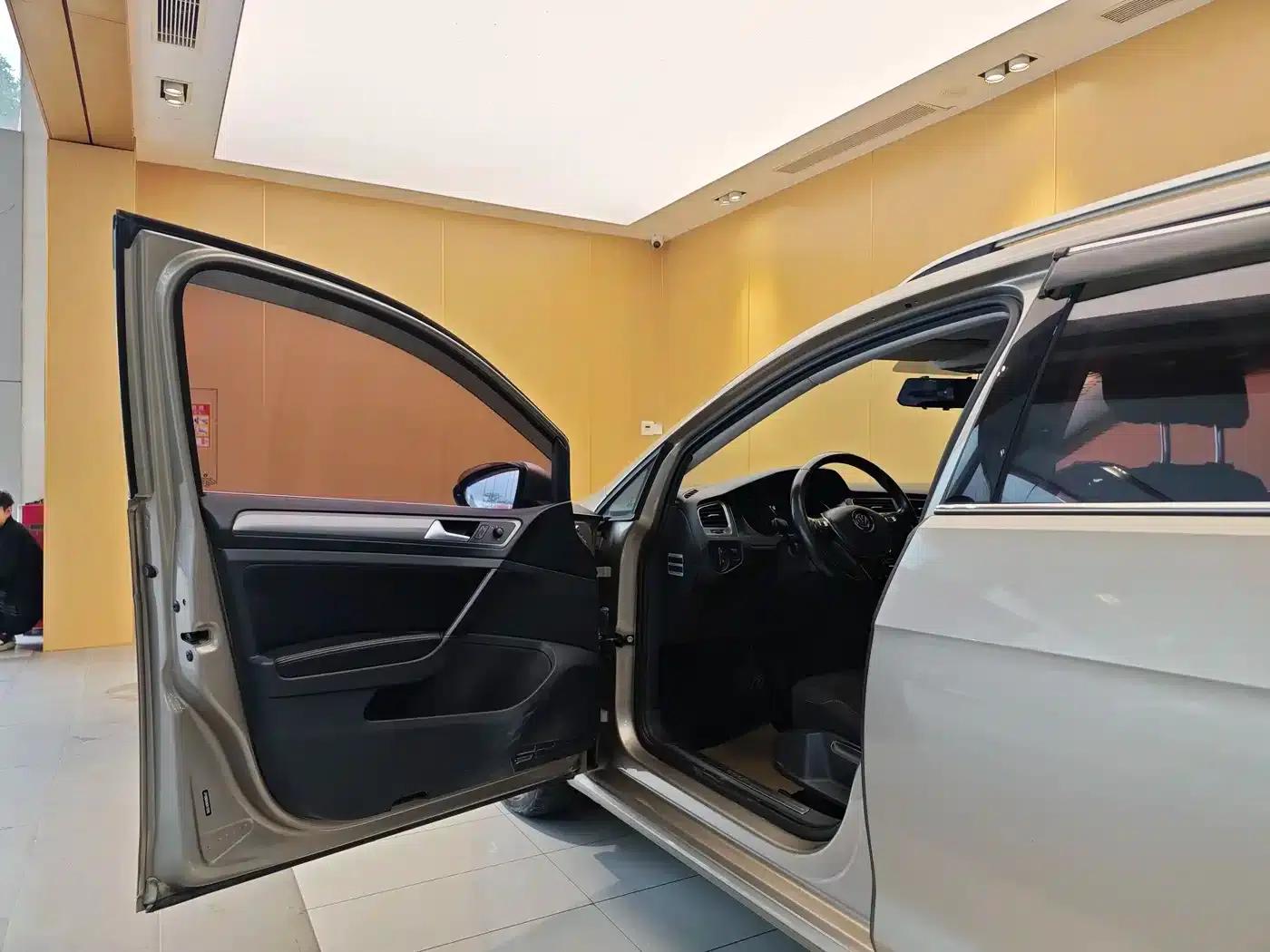 2015 Golf 1.6L Automatic Fashion Edition — миниатюра 7