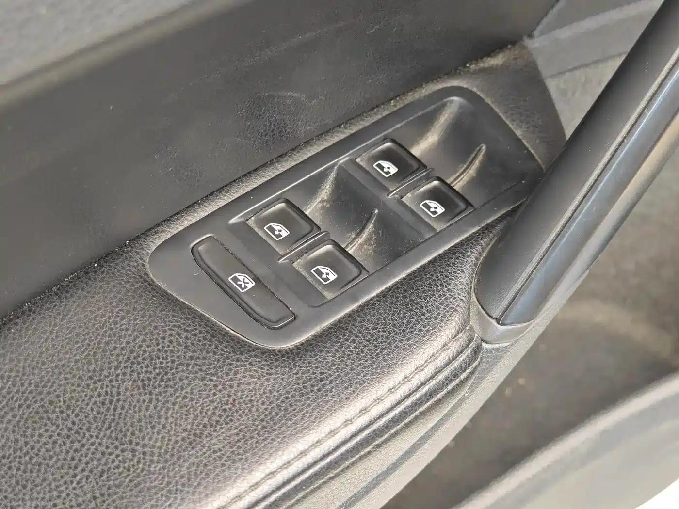2015 Golf 1.6L Automatic Fashion Edition — миниатюра 9