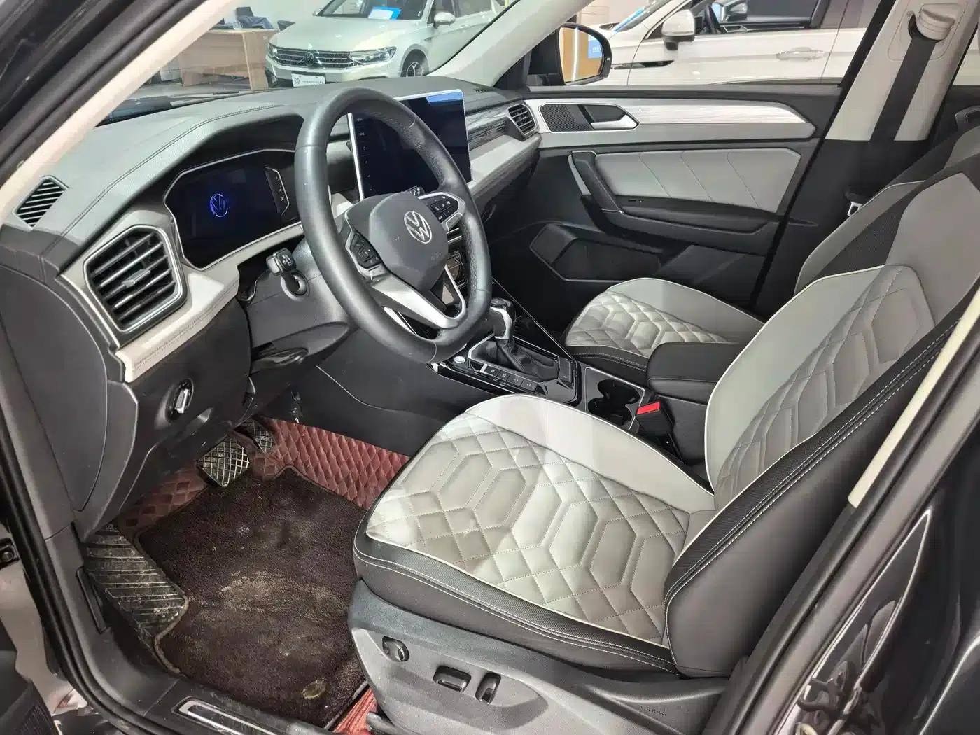 Tayron 2023 330TSI 2WD R-Line High-Performance Edition — миниатюра 4